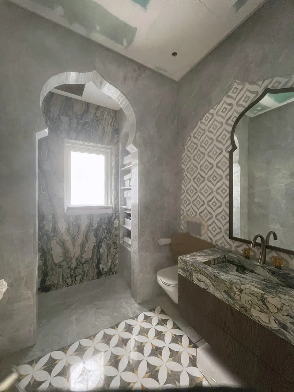 Decorative bathroom stonework